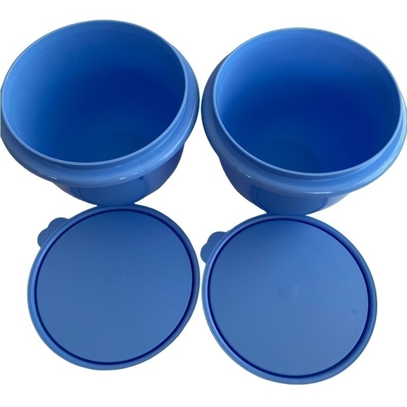 Tupperware set of 2, 5 cups - Picture 1 of 10